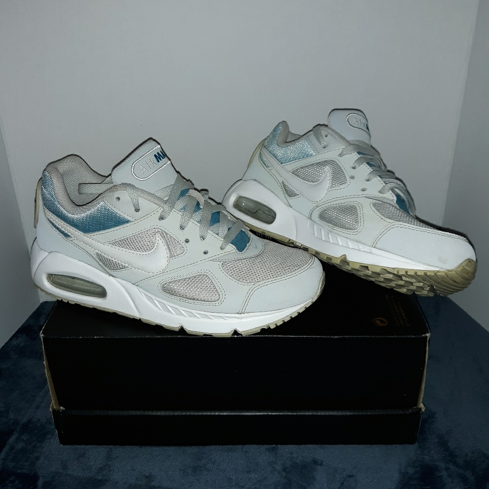Nike Air Max walking gym shoes
